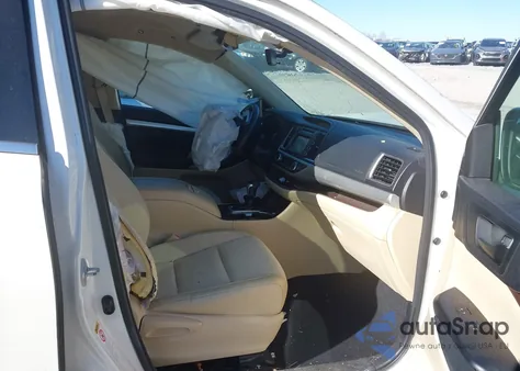 2015 Toyota Highlander Le Plus V6 z USA, uszkodzony, nr VIN 5TDZKRFH7FS042013